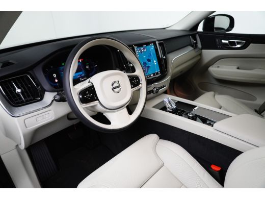 Volvo  XC60 2.0 T6 Plug-in hybrid AWD Plus Dark | Luchtvering | Stoelventilatie | Trekhaak | 360 Camera | ActivLease financial lease