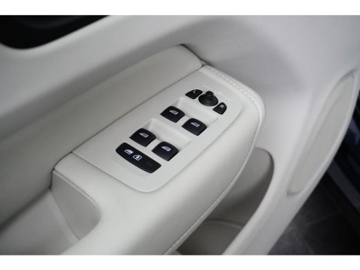 Volvo  XC60 2.0 T6 Plug-in hybrid AWD Plus Dark | Luchtvering | Stoelventilatie | Trekhaak | 360 Camera | ActivLease financial lease