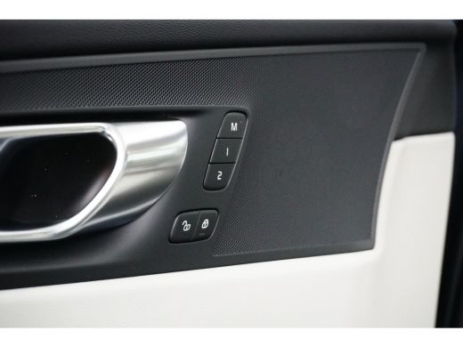 Volvo  XC60 2.0 T6 Plug-in hybrid AWD Plus Dark | Luchtvering | Stoelventilatie | Trekhaak | 360 Camera | ActivLease financial lease