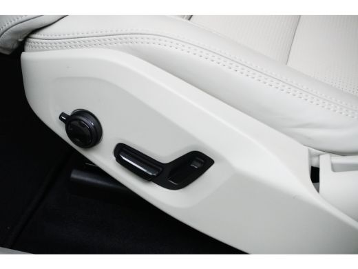 Volvo  XC60 2.0 T6 Plug-in hybrid AWD Plus Dark | Luchtvering | Stoelventilatie | Trekhaak | 360 Camera | ActivLease financial lease