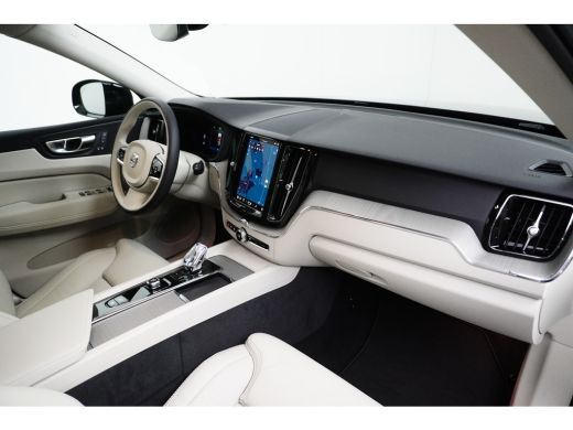 Volvo  XC60 2.0 T6 Plug-in hybrid AWD Plus Dark | Luchtvering | Stoelventilatie | Trekhaak | 360 Camera | ActivLease financial lease