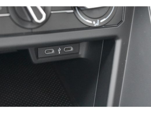 Volkswagen Polo Edition | 'App-Connect' smartphone integratie | Achterlichten LED | Afstandscontrolesysteem (Fron... ActivLease financial lease