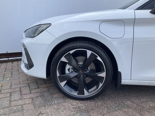 CUPRA Leon Sportstourer 1.5 TSI PHEV e-Hybrid Business Elek.Trekhaak Adap.Cruise Carplay Camera Sfeerverl 2025 3136KM! ActivLease financial lease