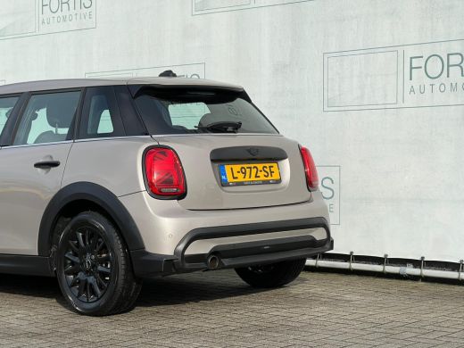 Mini Cooper 1.5 Business Edition NL AUTO | DEALER ONDERH | UNION JACK | CARPLAY ActivLease financial lease