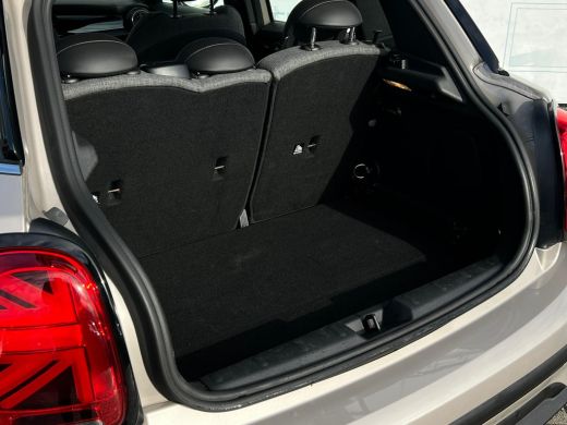 Mini Cooper 1.5 Business Edition NL AUTO | DEALER ONDERH | UNION JACK | CARPLAY ActivLease financial lease