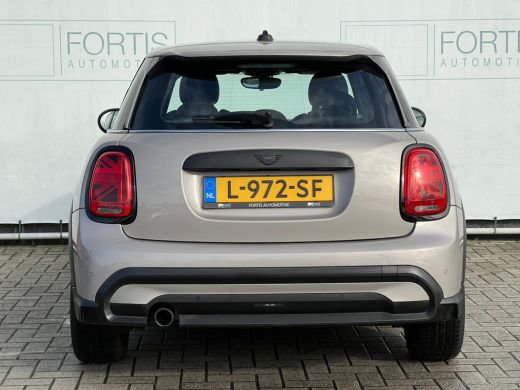 Mini Cooper 1.5 Business Edition NL AUTO | DEALER ONDERH | UNION JACK | CARPLAY ActivLease financial lease