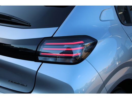 Peugeot 208 Allure | 16" Lichtmetalen velgen 'ELBORN' | Climate Control | Dashboard en deurpanelen in kunstst... ActivLease financial lease