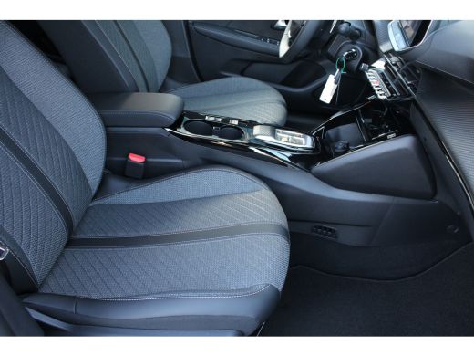 Peugeot 208 Allure | 16" Lichtmetalen velgen 'ELBORN' | Climate Control | Dashboard en deurpanelen in kunstst... ActivLease financial lease