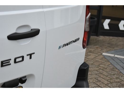 Peugeot Partner 136 L2 50 kWh Demo-Deal!! | Draadloos Apple Carplay & Android Auto| | Achteruitrijcamera | Cruise... ActivLease financial lease