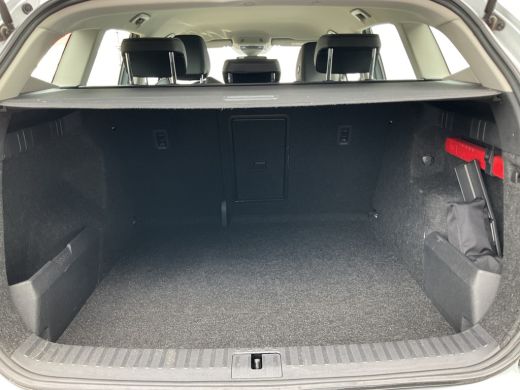 Skoda Enyaq iV 80 Trekhaak Stoel/Stuurverw Carplay Warmtepomp Trekhaak 100% Elektrisch NL-Auto! ActivLease financial lease