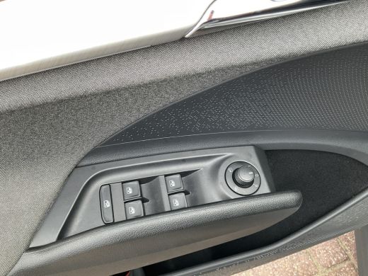 Skoda Enyaq iV 80 Trekhaak Stoel/Stuurverw Carplay Warmtepomp Trekhaak 100% Elektrisch NL-Auto! ActivLease financial lease