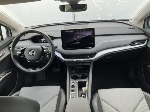 Skoda Enyaq iV 80 Trekhaak Stoel/Stuurverw Carplay Warmtepomp Trekhaak 100% Elektrisch NL-Auto! ActivLease financial lease