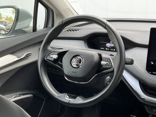 Skoda Enyaq iV 80 Trekhaak Stoel/Stuurverw Carplay Warmtepomp Trekhaak 100% Elektrisch NL-Auto! ActivLease financial lease