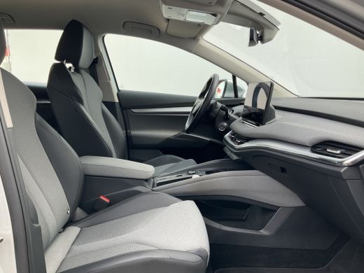 Skoda Enyaq iV 80 Trekhaak Stoel/Stuurverw Carplay Warmtepomp Trekhaak 100% Elektrisch NL-Auto! ActivLease financial lease