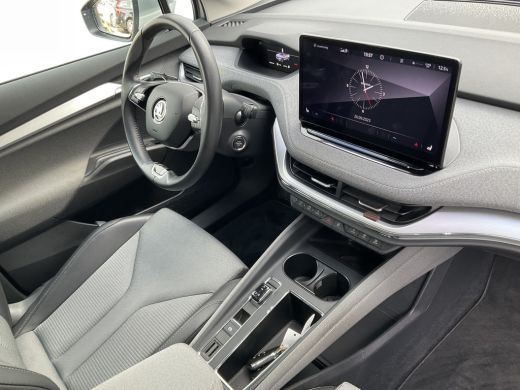 Skoda Enyaq iV 80 Trekhaak Stoel/Stuurverw Carplay Warmtepomp Trekhaak 100% Elektrisch NL-Auto! ActivLease financial lease