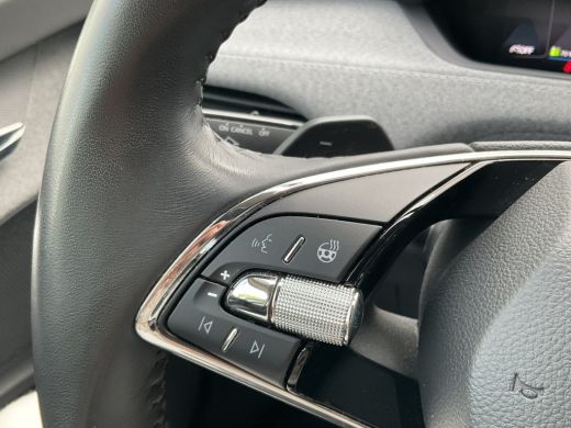 Skoda Enyaq iV 80 Trekhaak Stoel/Stuurverw Carplay Warmtepomp Trekhaak 100% Elektrisch NL-Auto! ActivLease financial lease
