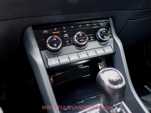 Skoda Karoq 1.5TSI VIRTUAL ACC/CARPLAY/CAMERA/DAB/KEYLESS ActivLease financial lease