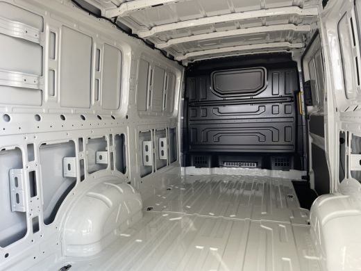 Volkswagen Crafter 30 2.0 TDI L3H2 Highline 140pk Auto | Camera | App connect ActivLease financial lease