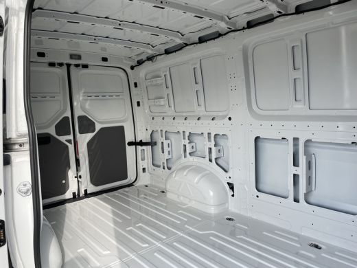 Volkswagen Crafter 30 2.0 TDI L3H2 Highline 140pk Auto | Camera | App connect ActivLease financial lease