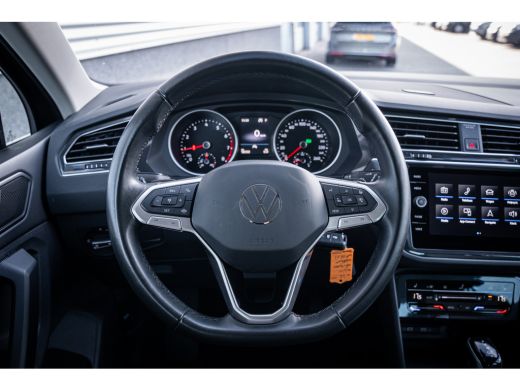 Volkswagen Tiguan 1.5 TSI 150PK DSG Life | Cruise control adaptief met Stop&Go | Trekhaak afneembaar | Voorstoelen ... ActivLease financial lease