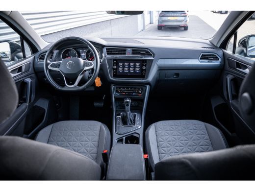 Volkswagen Tiguan 1.5 TSI 150PK DSG Life | Cruise control adaptief met Stop&Go | Trekhaak afneembaar | Voorstoelen ... ActivLease financial lease