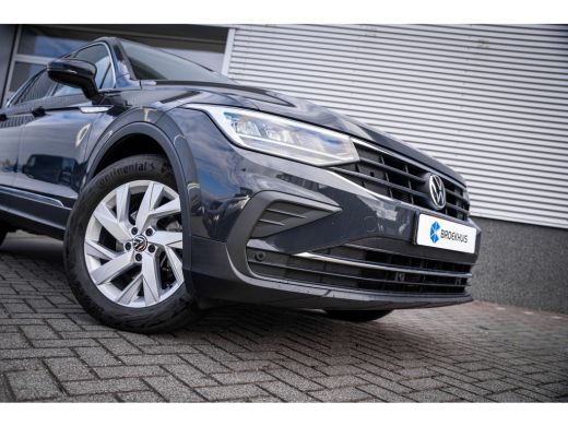 Volkswagen Tiguan 1.5 TSI 150PK DSG Life | Cruise control adaptief met Stop&Go | Trekhaak afneembaar | Voorstoelen ... ActivLease financial lease