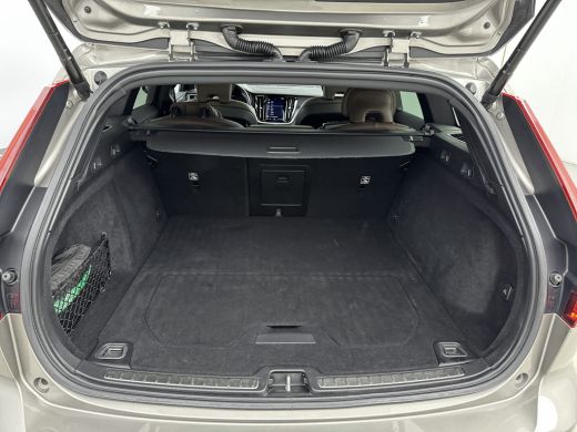 Volvo  V60 2.0 T6 Recharge AWD R-Design | Panoramadak | Harman &Kardon | HUD | Four-C actief chassissysteem ... ActivLease financial lease