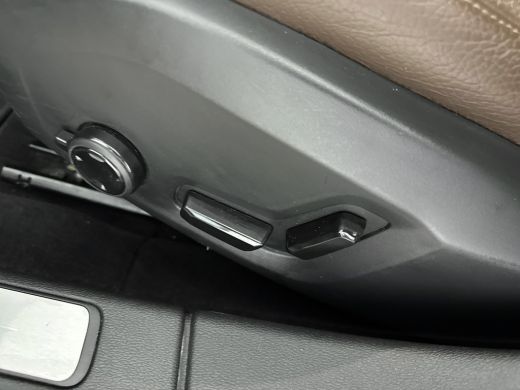 Volvo  V60 2.0 T6 Recharge AWD R-Design | Panoramadak | Harman &Kardon | HUD | Four-C actief chassissysteem ... ActivLease financial lease