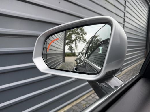 Volvo  V90 2.0 T4 R-Design Sport Leder ACC Navi Wegkl.Trekhaak ActivLease financial lease