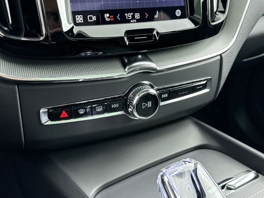 Volvo  XC60 T6 Recharge Plus Black Edition | 21" | Trekhaak | Panoramadak | Elektrisch verstelbare stoelen | ... ActivLease financial lease