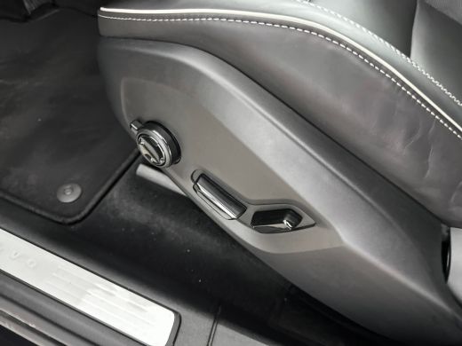 Volvo  XC60 T6 Recharge Plus Black Edition | 21" | Trekhaak | Panoramadak | Elektrisch verstelbare stoelen | ... ActivLease financial lease