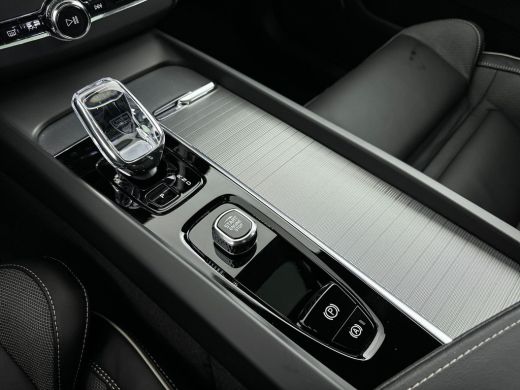 Volvo  XC60 T6 Recharge Plus Black Edition | 21" | Trekhaak | Panoramadak | Elektrisch verstelbare stoelen | ... ActivLease financial lease