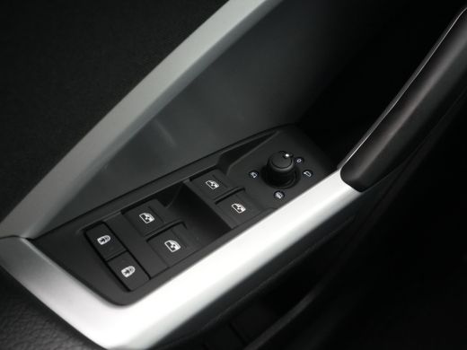 Audi Q3 35 TFSI 150 pk S-Tronic Advanced edition Navi, Camera, Sportstoelen, Led 72 ActivLease financial lease