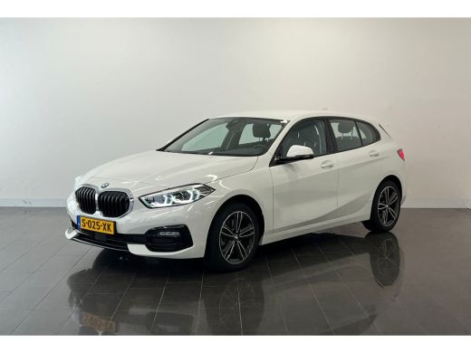 BMW 1 Serie Introduction Edition | Achteruitrijcamera | Autonoom parkeren | Parkeersensoren voor en achter | ... ActivLease financial lease