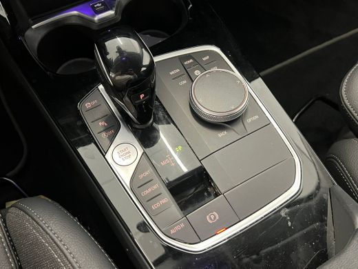 BMW 1 Serie Introduction Edition | Achteruitrijcamera | Autonoom parkeren | Parkeersensoren voor en achter | ... ActivLease financial lease