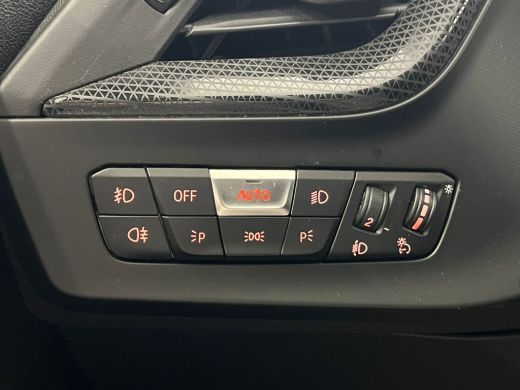 BMW 1 Serie Introduction Edition | Achteruitrijcamera | Autonoom parkeren | Parkeersensoren voor en achter | ... ActivLease financial lease