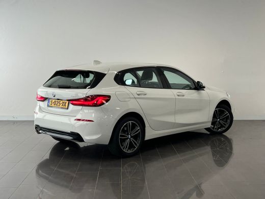 BMW 1 Serie Introduction Edition | Achteruitrijcamera | Autonoom parkeren | Parkeersensoren voor en achter | ... ActivLease financial lease