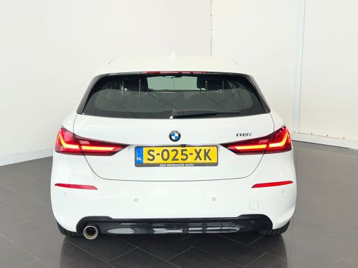 BMW 1 Serie Introduction Edition | Achteruitrijcamera | Autonoom parkeren | Parkeersensoren voor en achter | ... ActivLease financial lease