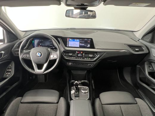 BMW 1 Serie Introduction Edition | Achteruitrijcamera | Autonoom parkeren | Parkeersensoren voor en achter | ... ActivLease financial lease