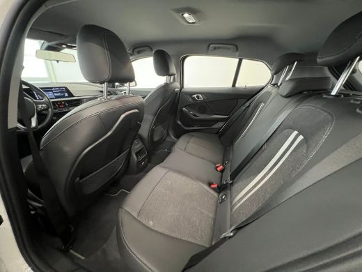BMW 1 Serie Introduction Edition | Achteruitrijcamera | Autonoom parkeren | Parkeersensoren voor en achter | ... ActivLease financial lease
