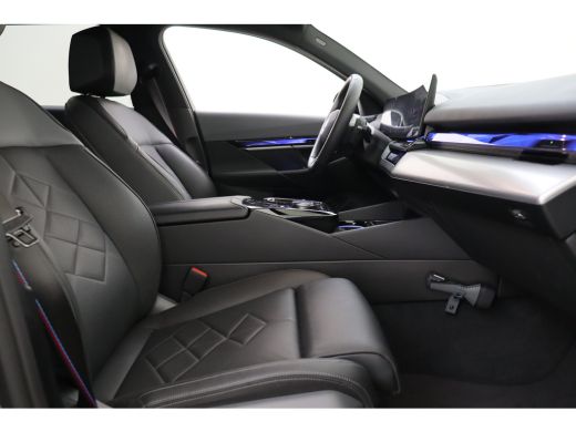 BMW 5 Serie Touring 550e xDrive M Sport Automaat / Trekhaak / Adaptief onderstel professional / Stoelventilat... ActivLease financial lease