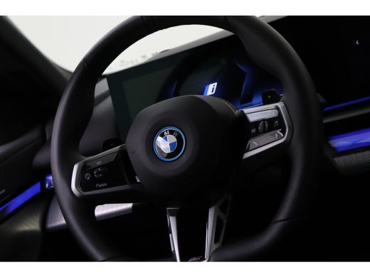 BMW 5 Serie Touring 550e xDrive M Sport Automaat / Trekhaak / Adaptief onderstel professional / Stoelventilat... ActivLease financial lease
