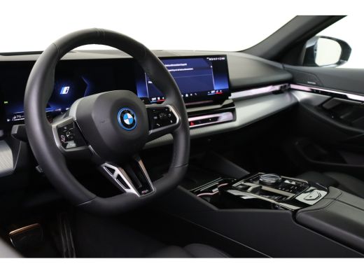 BMW 5 Serie Touring 550e xDrive M Sport Automaat / Trekhaak / Adaptief onderstel professional / Stoelventilat... ActivLease financial lease