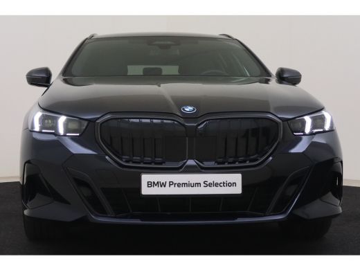 BMW 5 Serie Touring 550e xDrive M Sport Automaat / Trekhaak / Adaptief onderstel professional / Stoelventilat... ActivLease financial lease