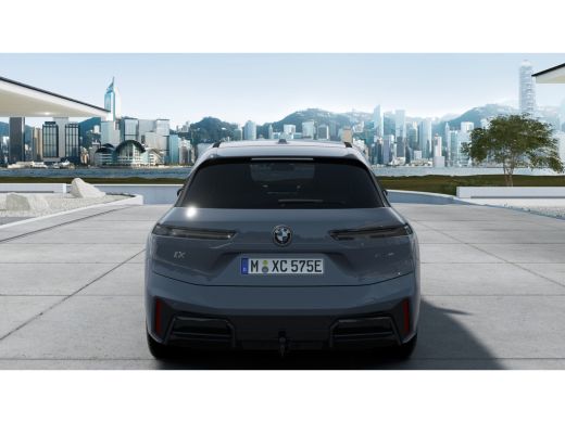BMW iX xDrive45 M Sport / Trekhaak / Adaptief onderstel / Stoelventilatie / Parking Assistant Profession... ActivLease financial lease