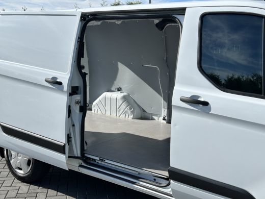 Ford Transit Custom 2.0 TDCI 130 PK AUTOMAAT / L2H1 / 1e EIGENAAR / 44.043 KM !! / AIRCO / ADAPTIVE CRUISE / NAVI / 3... ActivLease financial lease