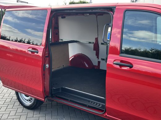 Mercedes-Benz eVito 66 kWh 116 PK BPM VRIJ / 14.706 KM !! / L2H1 / AUTOMAAT / ACHTERKLEP / AIRCO / CRUISE / NAVI / CA... ActivLease financial lease