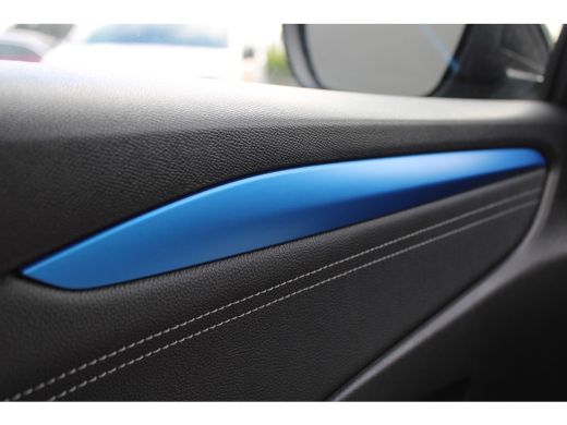 Opel Corsa YES | 'Corsa'' op achterkant in zwart | 16" Lichtmetalen velgen, zwart | Active lane keep assist ActivLease financial lease