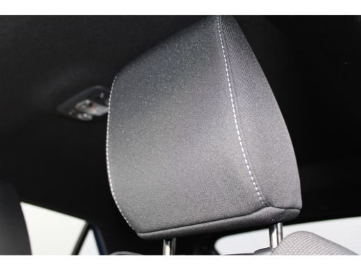 Opel Corsa YES | 'Corsa'' op achterkant in zwart | 16" Lichtmetalen velgen, zwart | Active lane keep assist ActivLease financial lease