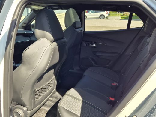 Peugeot 2008 GT elektrisch | 18" lichtmetalen velgen two tone zwart 'EVISSA' | 8 jaar fabrieksgarantie of 160... ActivLease financial lease